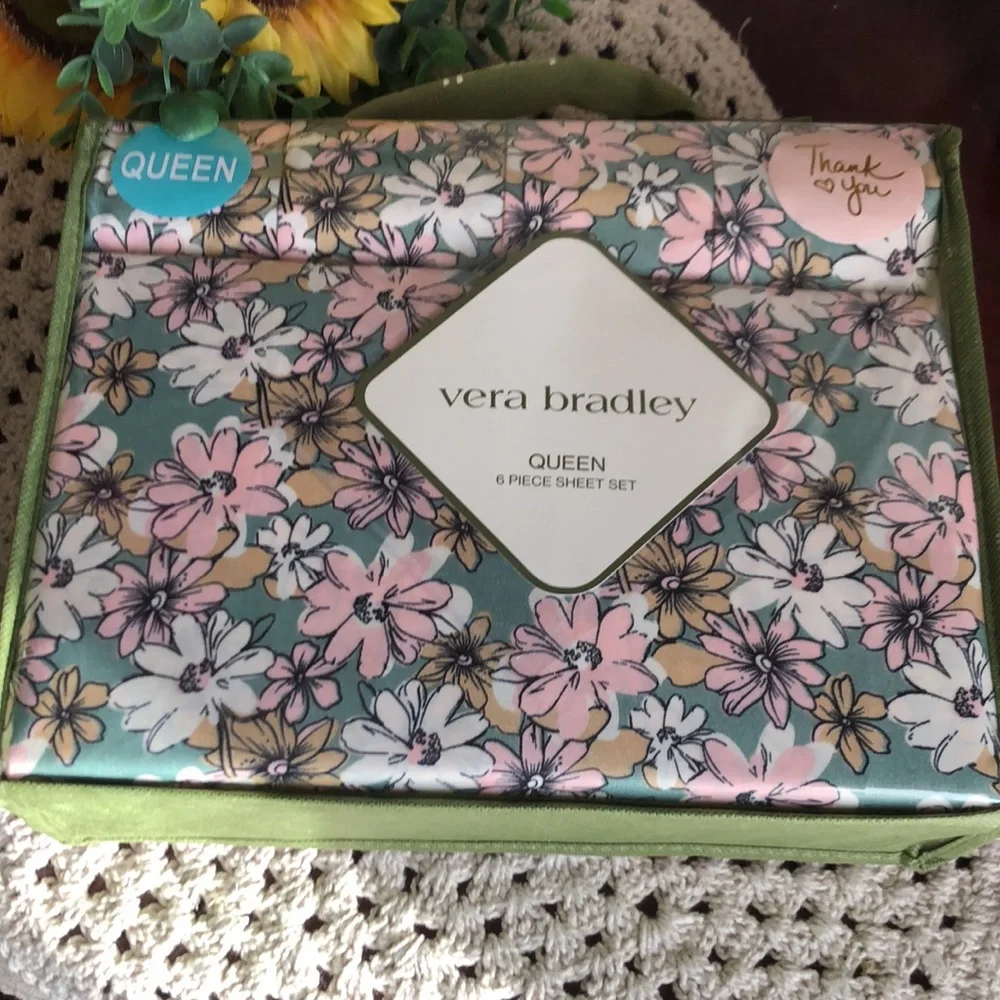 Vera Bradley QUEEN Sheet Set with Floral Pattern